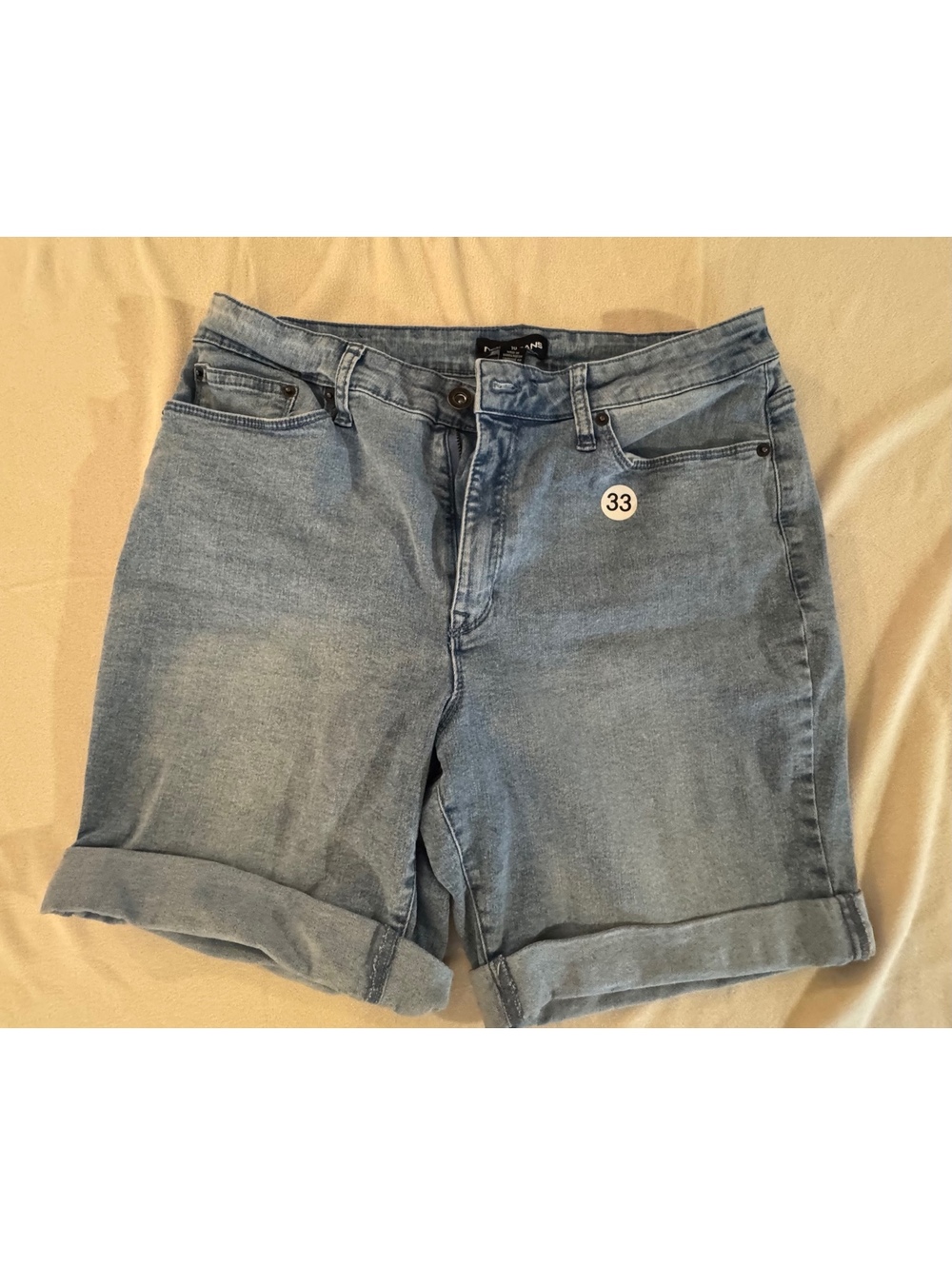 DKNY Jeans denim shorts size 10 light wash